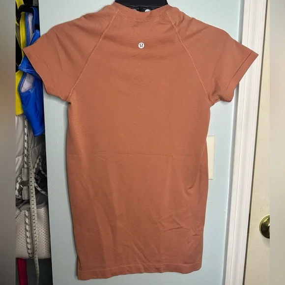 (4)LULULEMON Women's Tops - Picture 2 of 12